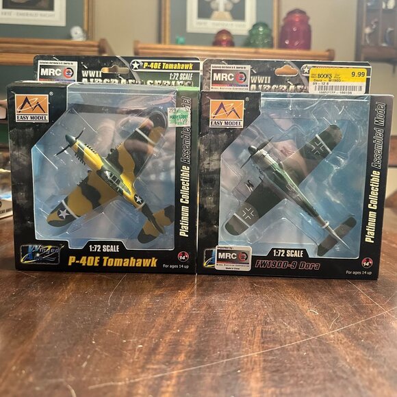 Easy Model 1:72 Scale WWII Aircraft Series P-40E Tomahawk & Fw190D-9 Dora - Picture 1 of 3